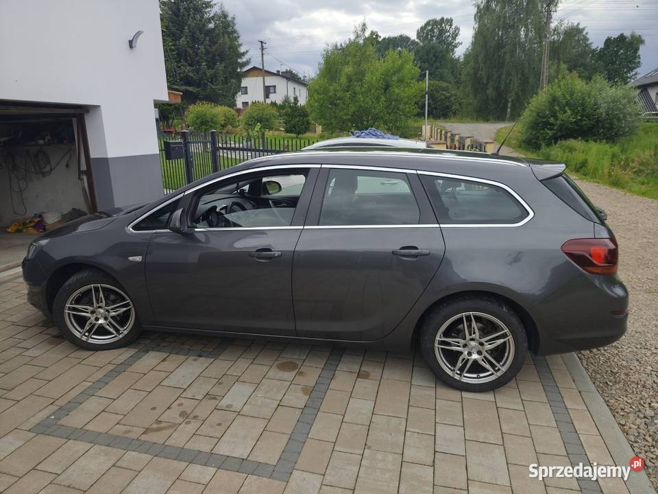Opel Astra j Rok produkcji 2011 Motoryzacja Spytkowice