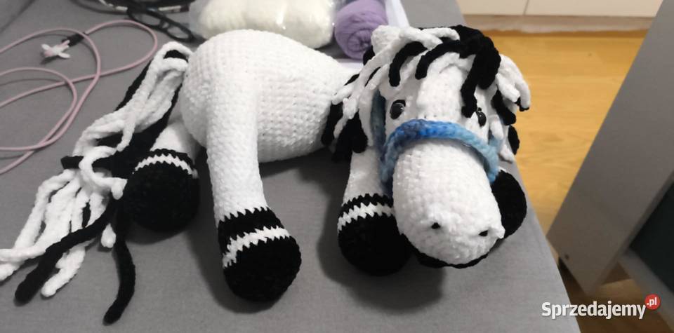 Maskotka Konik na Szydełku Handmade Amigurumi Parzniew