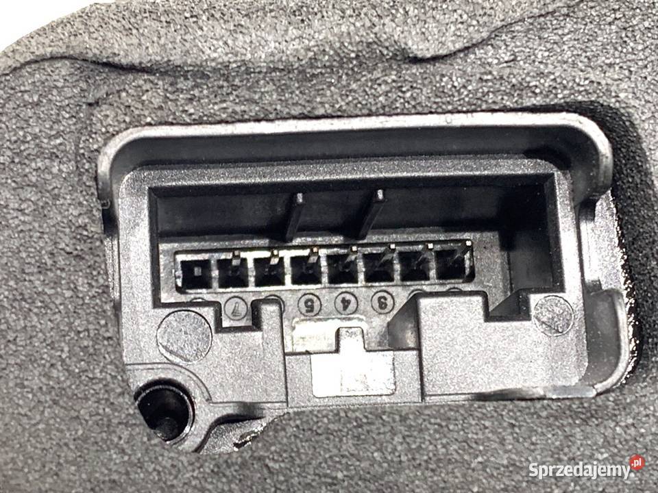 ZAMEK DRZWI PRAWY TYŁ VW GOLF VIII Kombi