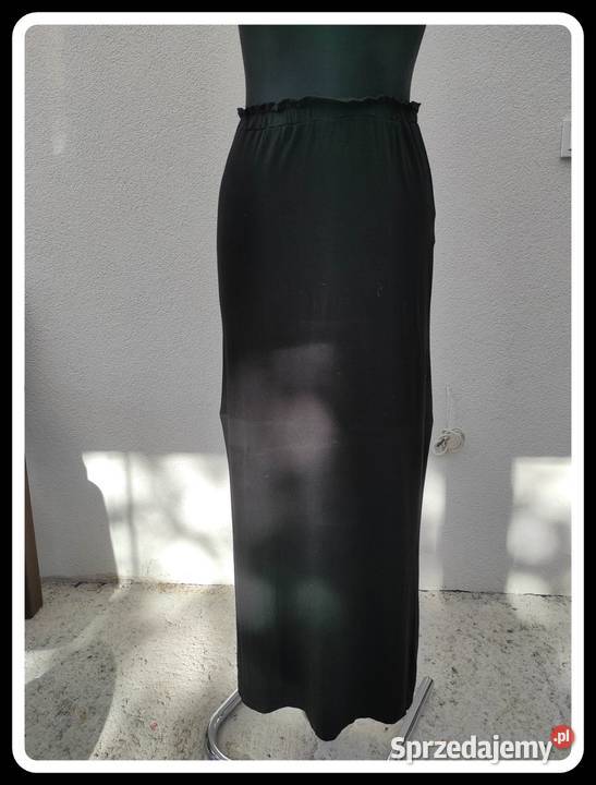 Czarna dopasowana spódnica na gumce z rozcięciem Płock
