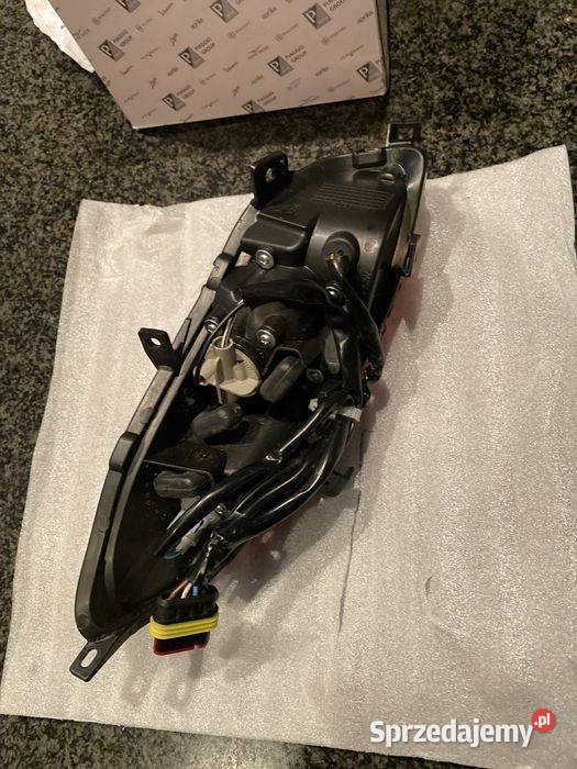 Piaggio Medley 125150 Lampa Tył Prawa Nowa N30 Poznań