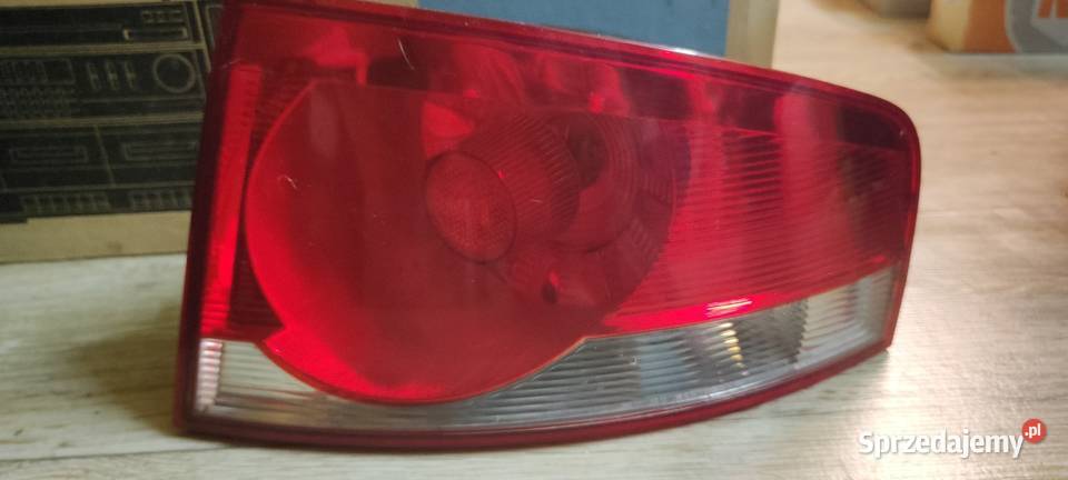 Lampa Seat Altea prawy tył w błotnik Lampy tylne