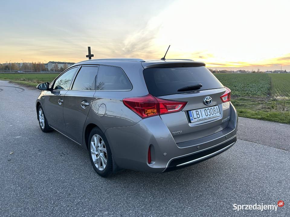 Toyota Auris 18 hybryda 2015r salon Polska Biała Podlaska sprzedam