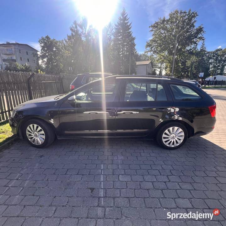 Syndyk sprzeda samochód Skoda Octavia Warszawa