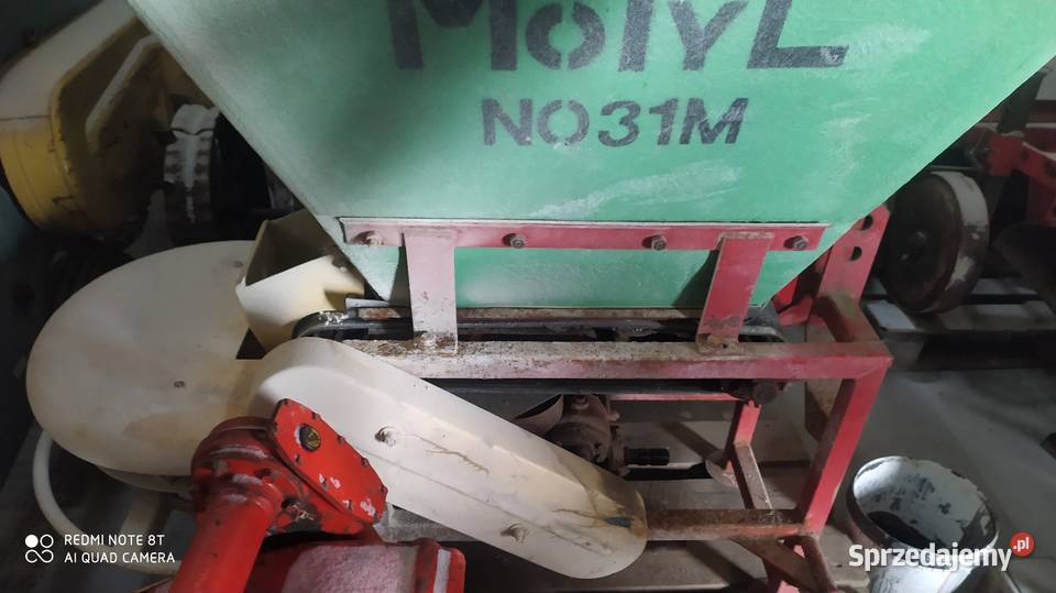 Rozsiewacz motyl do wapna piachu soli nawozów nieuszkodzony Bełżyce