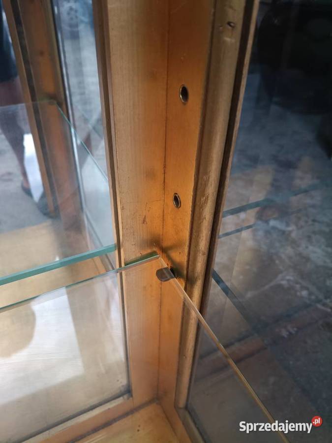 Złota przeszklona Serwantka Gablotka z Lustrem w Suchorzew sprzedam