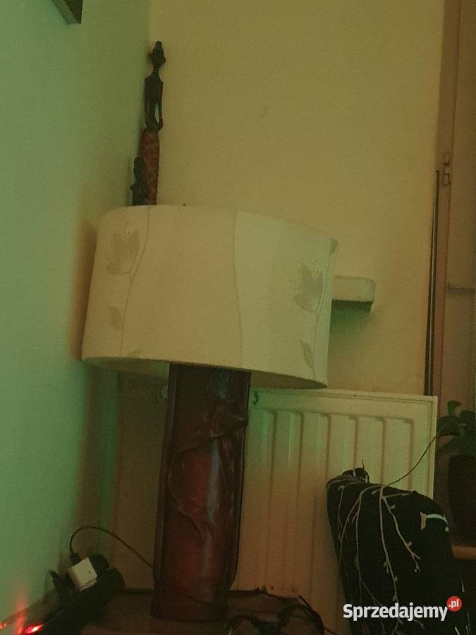 Drewniana lampka nocna że skórzanymi ozdobami Warszawa