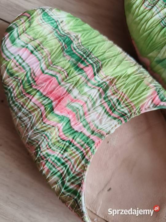 Sandałki pistacjowe z oryginalnym marszczeniem Gdańsk sprzedam