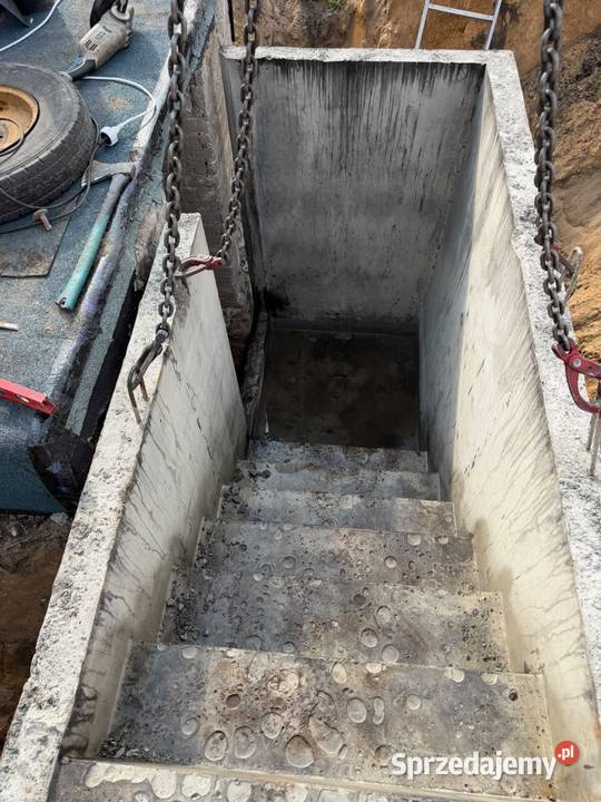 Schody betonowe głębokie do piwnicy z płaskim Wierzbica