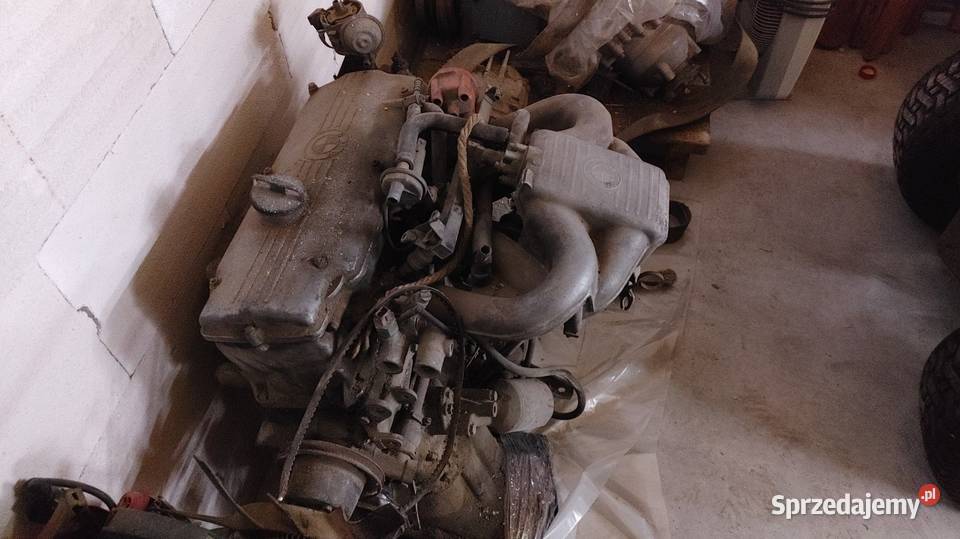 Bmw e30 silnik m10 18 komplet sprzedam osobowe Sandomierz