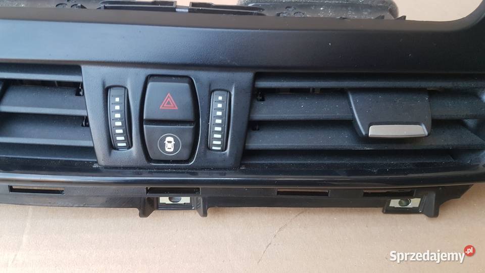 BMW 218d seria 2 F45 Active Tourer listwa dekor