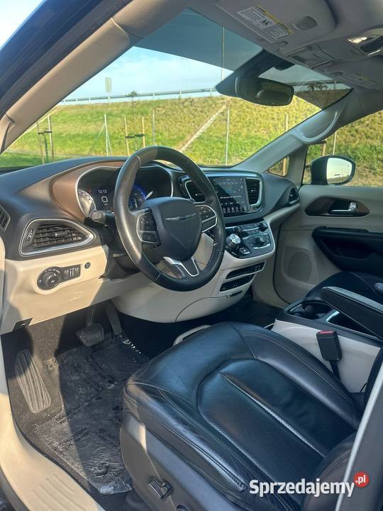 Chrysler Pacifica 2017 7 os dach monitory 130 Pacifica