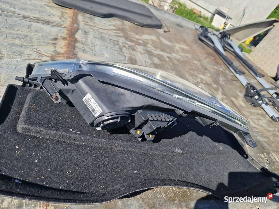 Opel Corsa D reflektor ORG EU osobowe Mielec