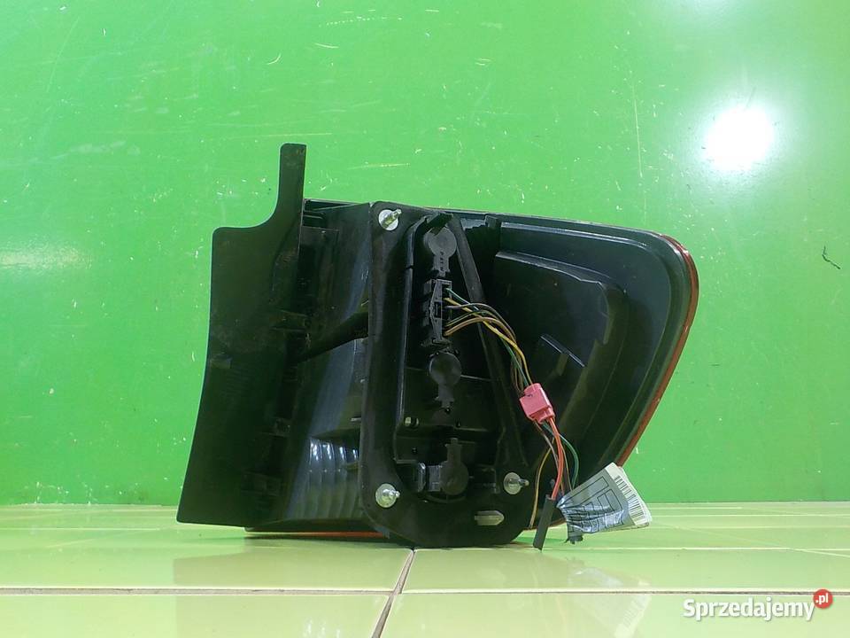 BMW X1 E84 20D 10r 5D lampa lewa tyl 03425600 Suków