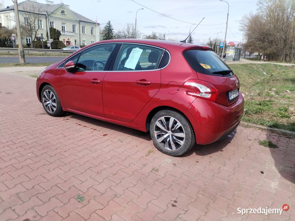 Peugeot 208 Allure 2012 r 138