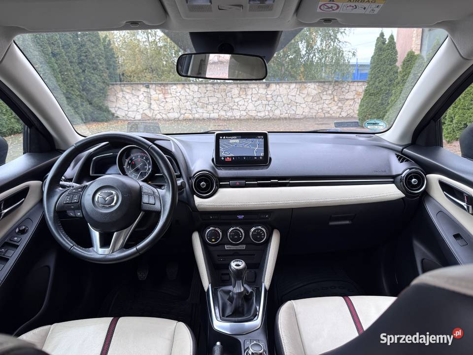 15 SKYACTIV Wyposażenia WHITE EDITION Mały