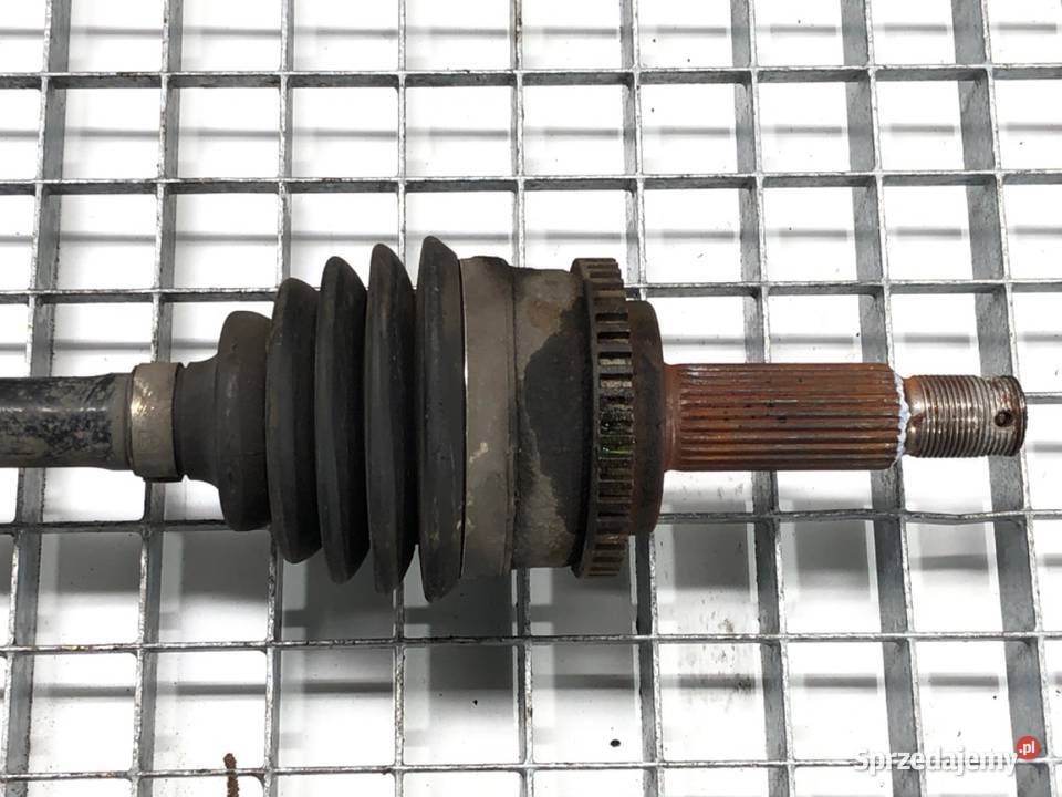 PÓŁOŚ LEWY PRZÓD HYUNDAI i30 20 143 0712 PRZEGUB