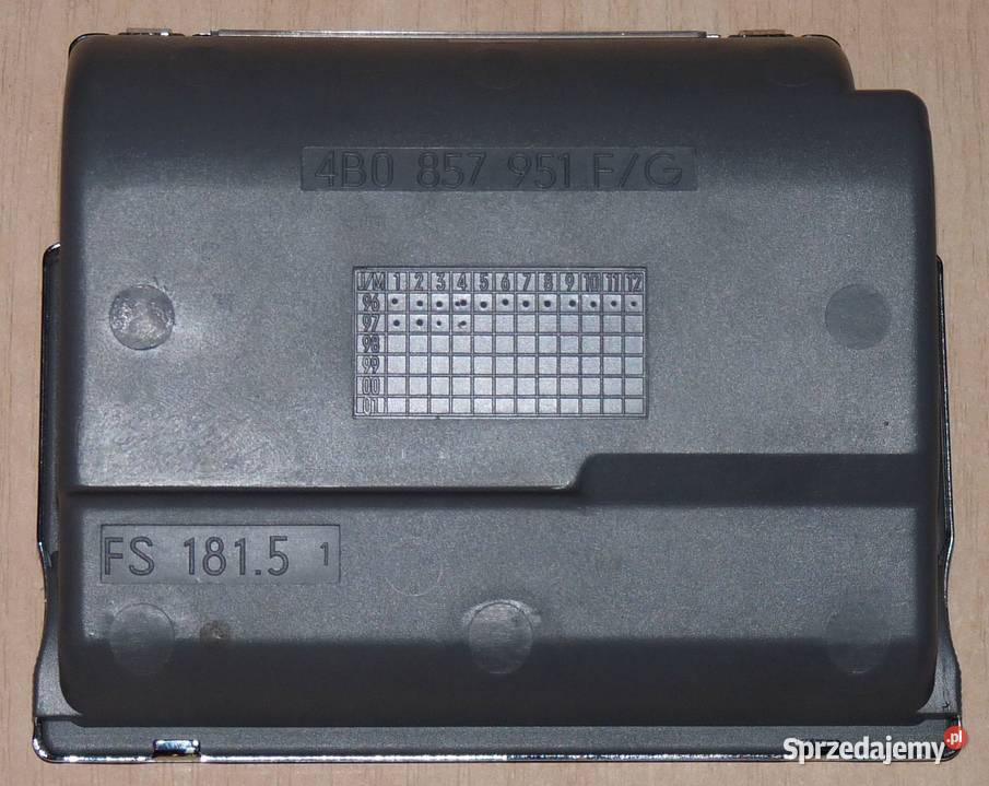 POPIELNICZKA PRZÓD AUDI A6 C5 1 DIN 4B0857951FG osobowe sprzedam