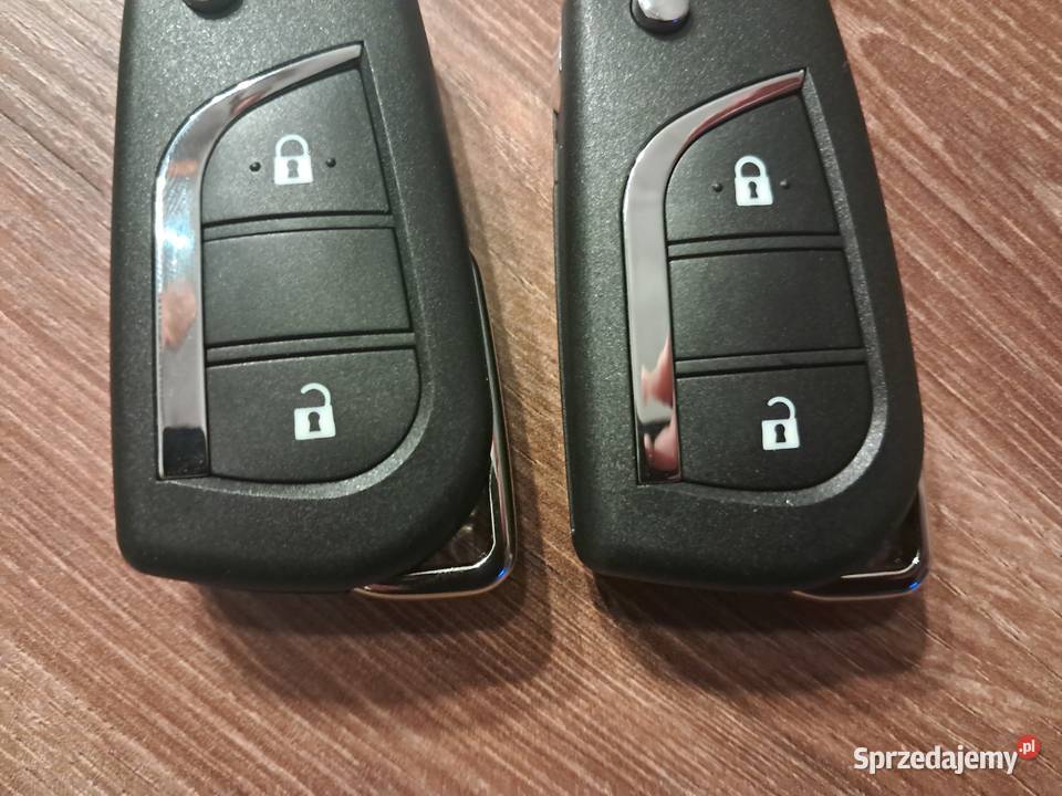 2 kluczyki zamienniki z elektroniką do toyota