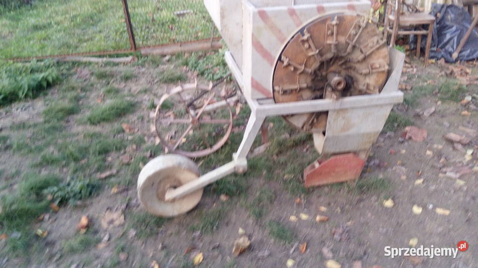 Sadzarka do ziemniaków na pług do pługa