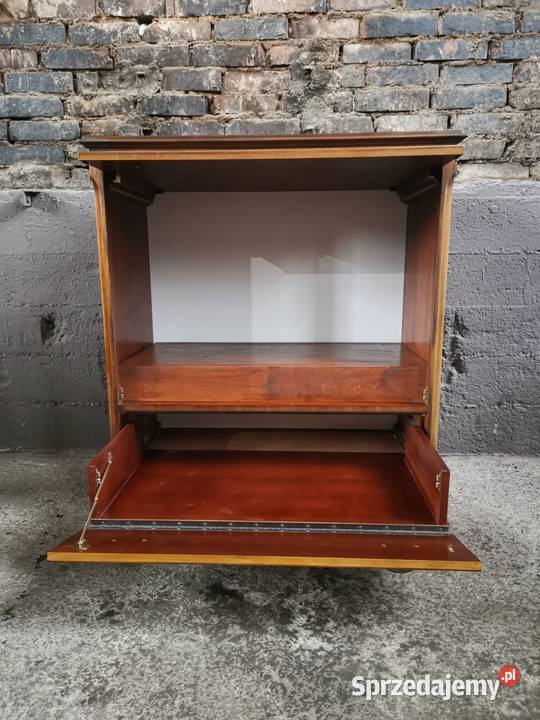 Elegancka szafka barek w empirowym