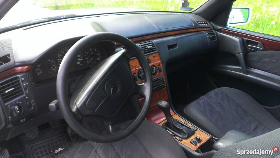 1998 MercedesBenz Klasa E Samochód osobowy 25 welurowa tapicerka Kielce