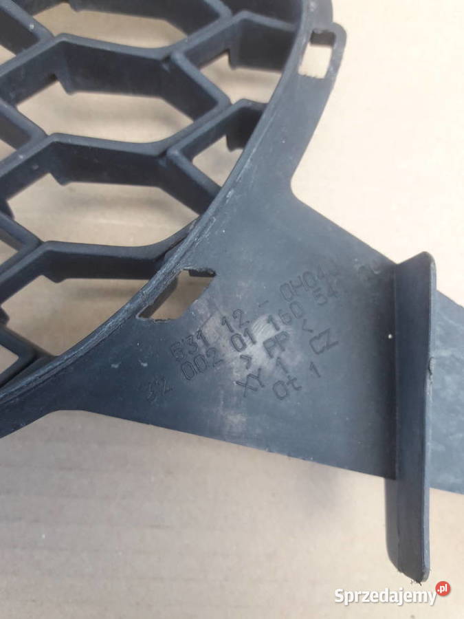 TOYOTA AYGO KRATKA ZDERZAKA ŚRODKOWA 531120H040 Bieleń