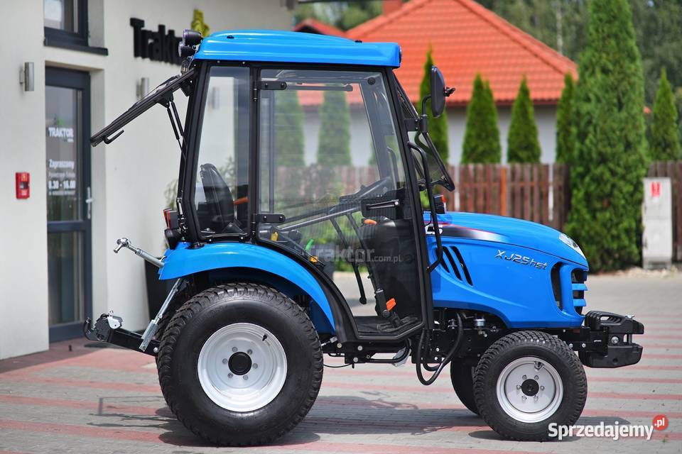 LS Tractor XJ25 HST 4x4 244 TURF CAB Tajęcina