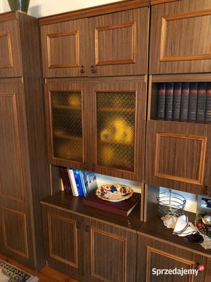 Meblościanka z czasów PRL Vintage pełną gębą