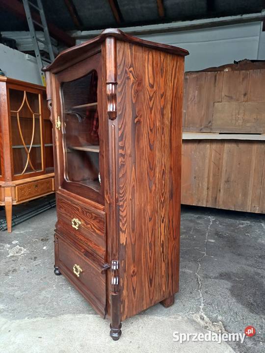 Reprezentacyjna Witryna Ludwikowska z dwoma Meble Suchorzew