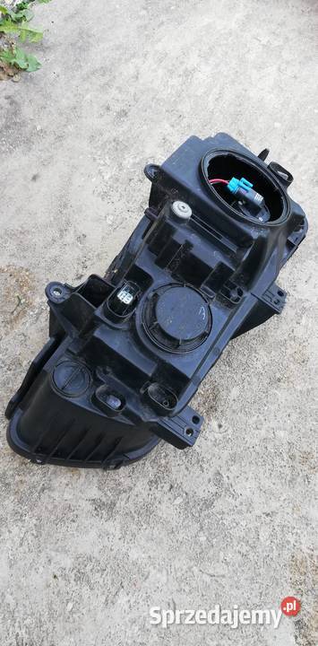 Lampa przednia Chrysler 300C 2015 lewa Poświętne