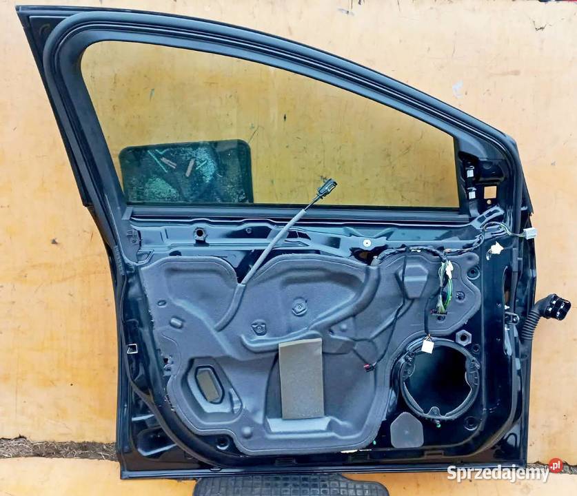 FORD FOCUS MK3 DRZWI LEWY PRZÓD KOD FB RADOM