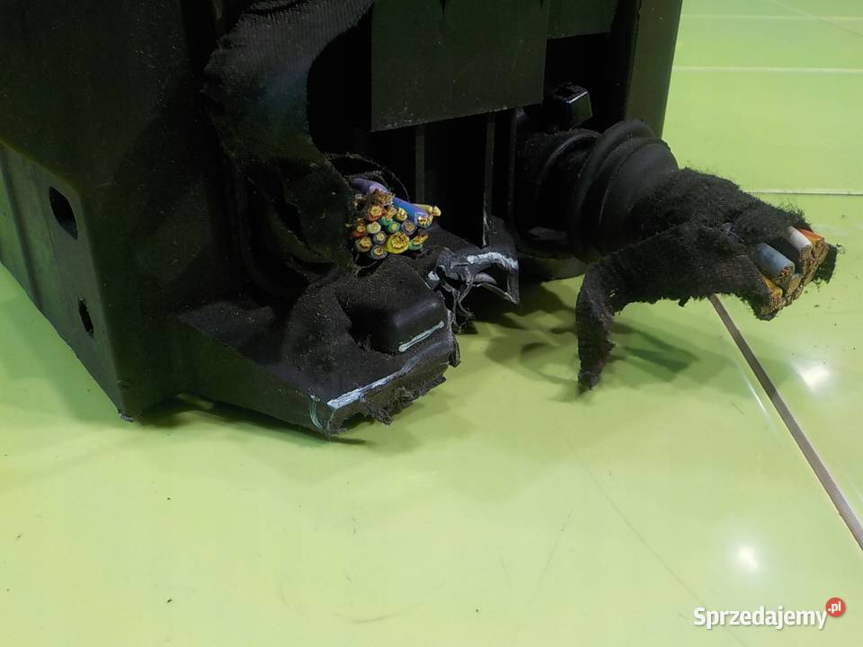 OPEL ZAFIRA C 15r 1116 5D skrzynka bezpiecznikow osobowe