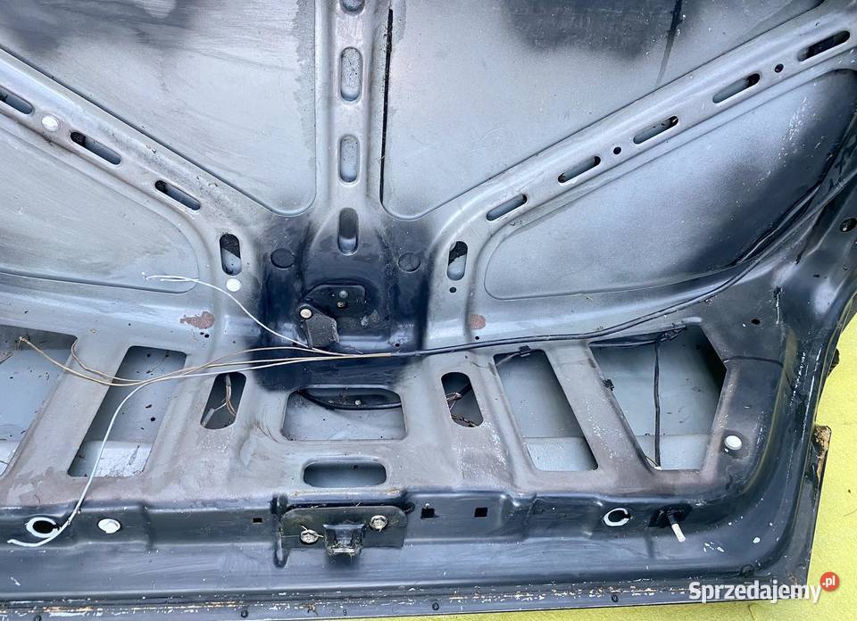 MercedesBenz E W124 Klapy bagażnika bez rdzy Łagiewniki