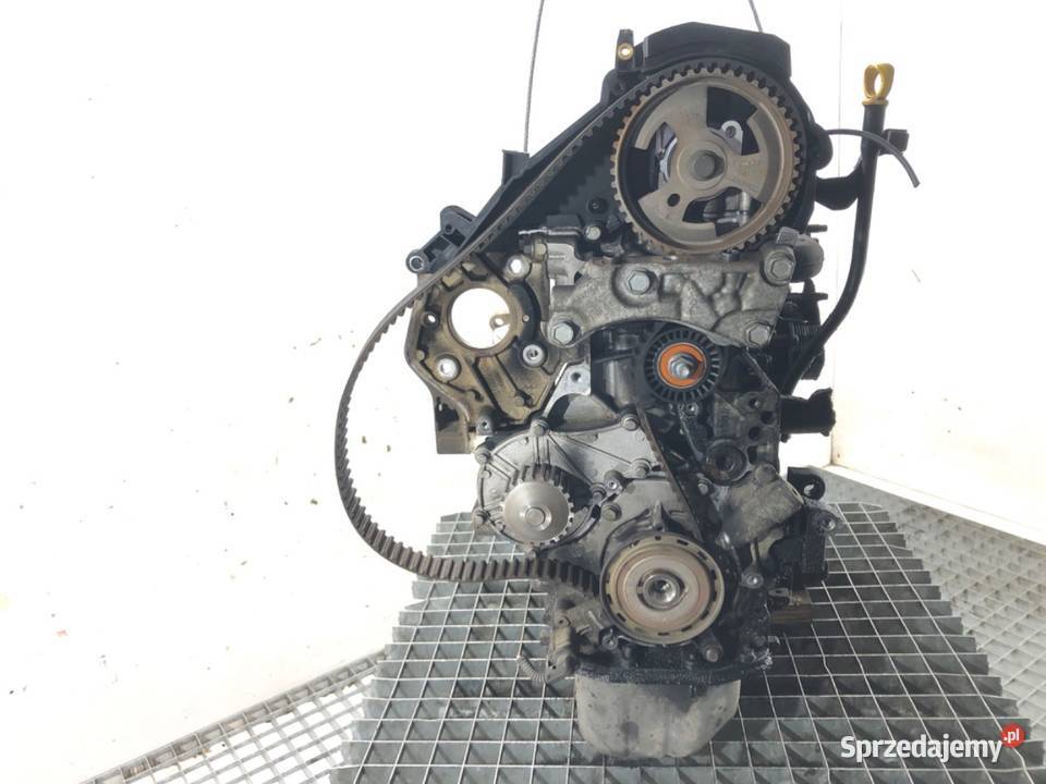 SILNIK CITROEN 14 68 8HR C3 II