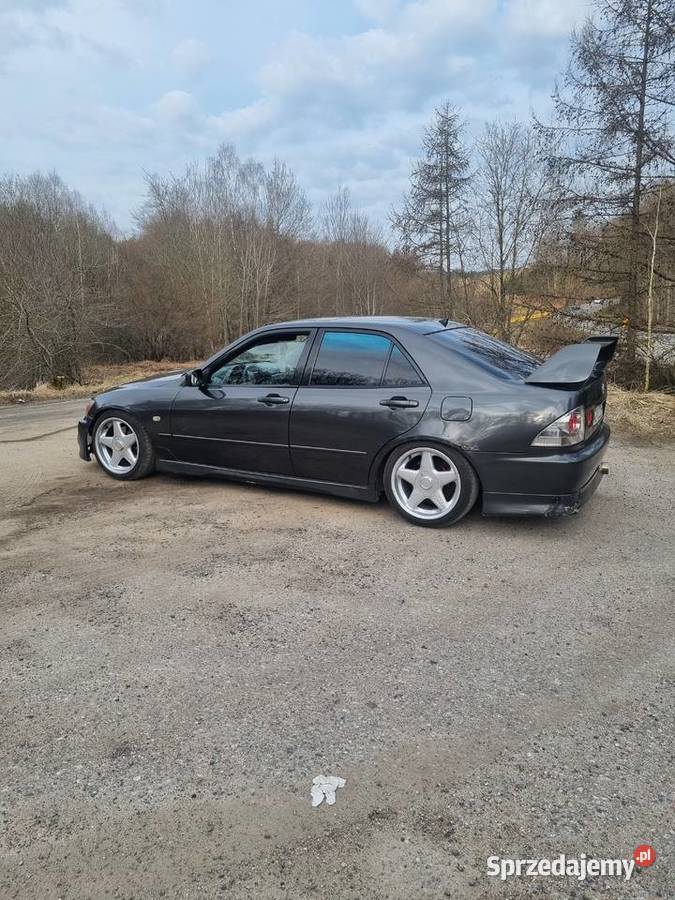 Lexus is 200 Sierakowice