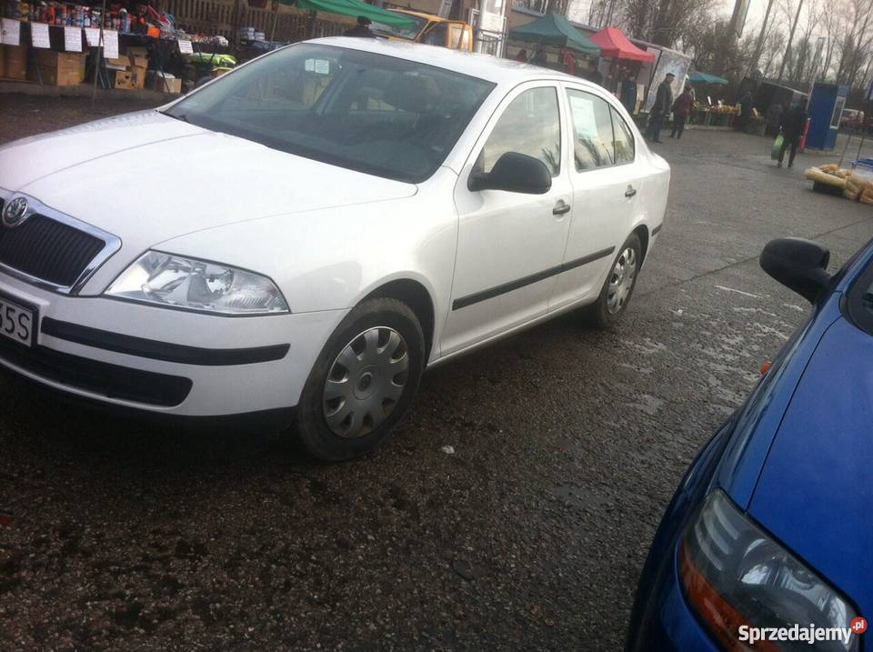 Biała Skoda Octavia rocznik 2012 centralny zamek Warszawa