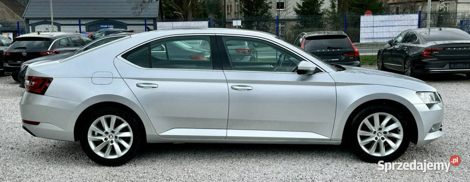 koda Superb Salon LEDNaviPDCSerwisGwarancja III