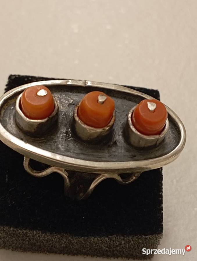 Pierścionek srebrny z koralami 875 Radom