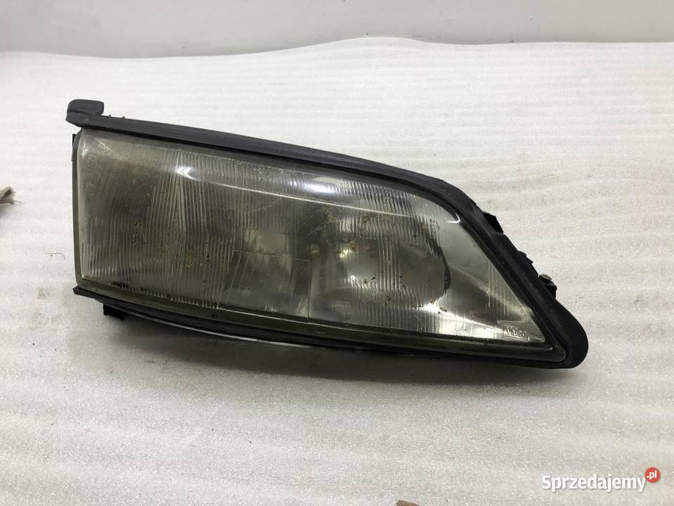 LAMPA PRAWY PRZÓD OPEL VECTRA B