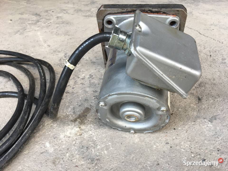 Silnik trójfazowy TOSHIBA 01kW 200220V FV Czarnożyły