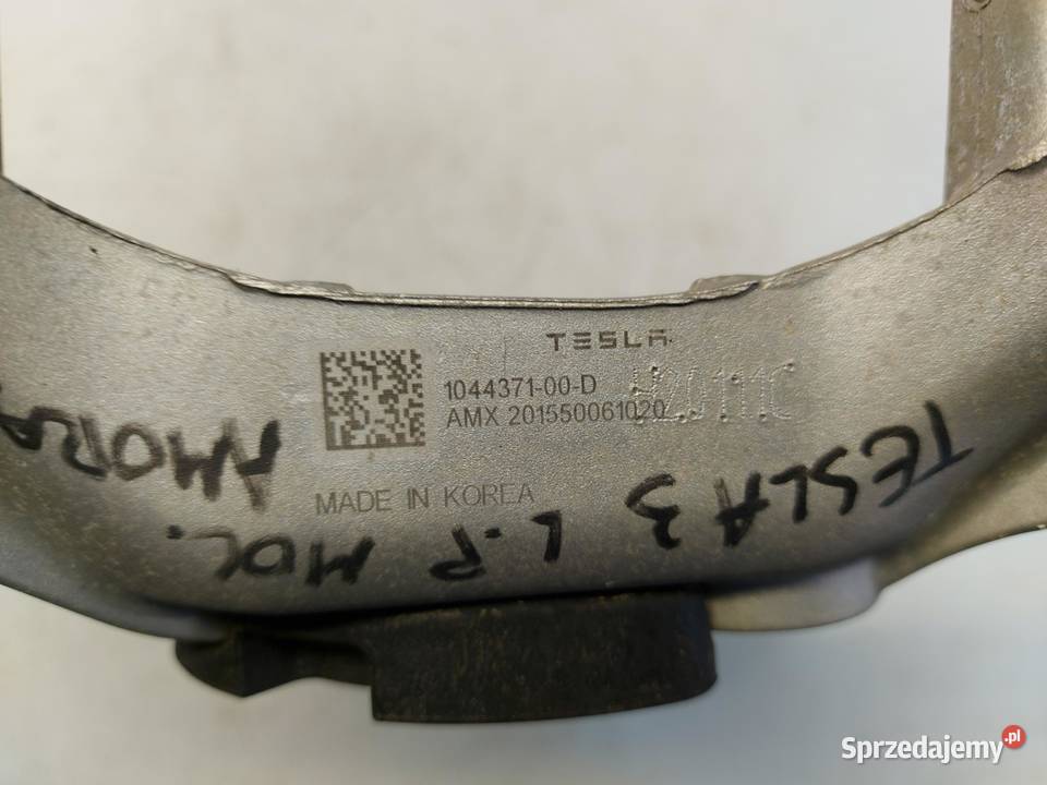 TESLA MODEL 3 mocowanie wahaczy lewe górne