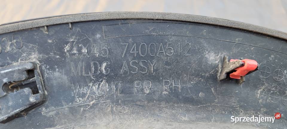 MITSUBISHI ECLIPSE CROSS PRAWA LISTWA BŁOTNIKA Ruda Śląska