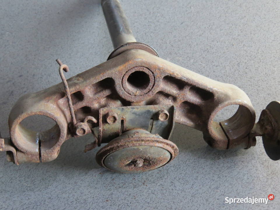 SUZUKI VX800 VX 800 SZTYCA PÓŁKA DOLNA