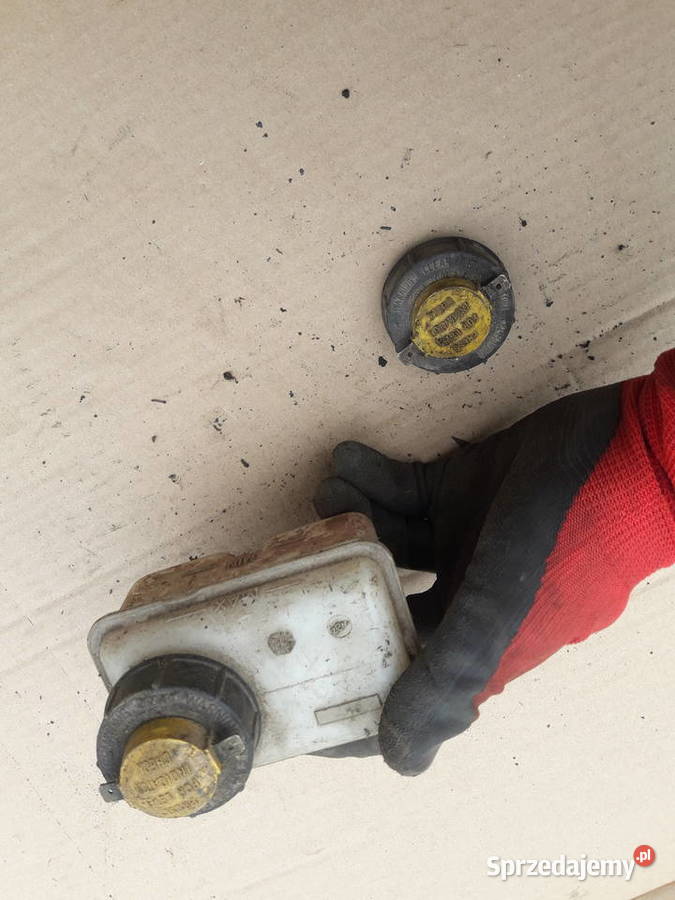 ZBIORNICZEK WYROWNAWCZY HAMULCOWY PLYNU FIAT osobowe Części podkarpackie Sokolniki