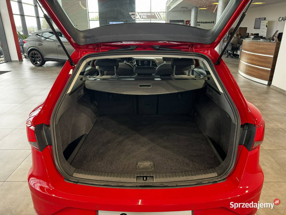 Seat Leon ST Style 16TDI 115 M5 20192020 r salon czerwony Myślenice