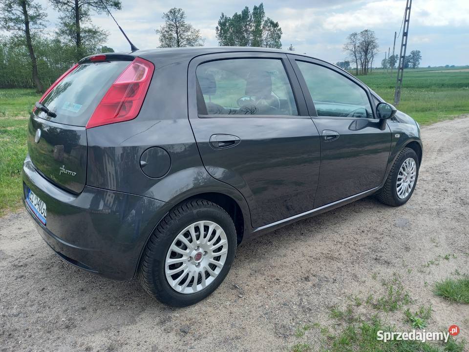 Sprzedam Fiata Grande Punto 14 benz 2009 radio Uniejów sprzedam