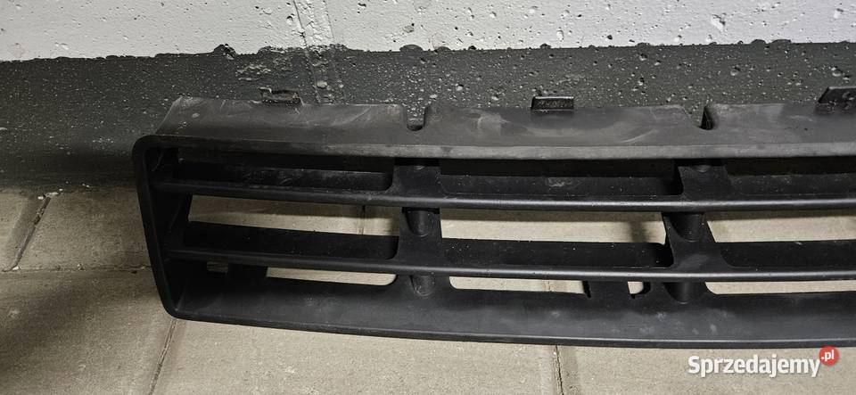Volkswagen VW Golf 4 IV atrapa kratka środkowa Toruń