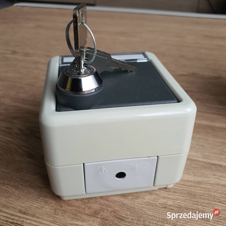 Gira gniazdo nadtynkowe zamykane na klucz Nowa Sól