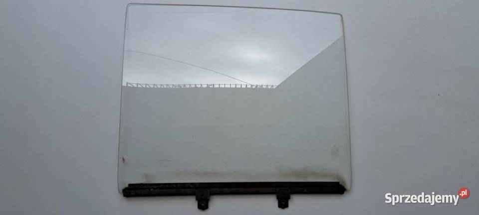 Szyba drzwi lewa tylna Mercedes W123 sedan